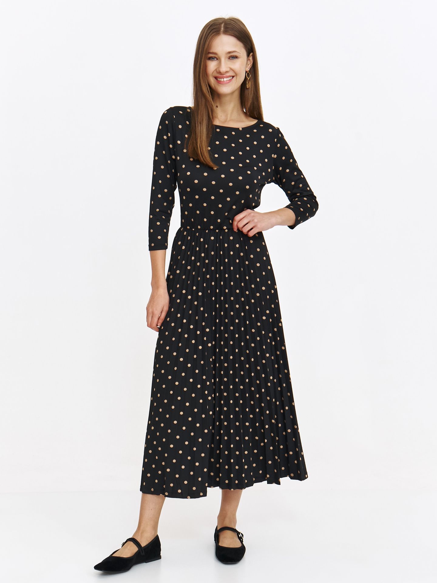 Sukienka w grochy z plisowanym dołem