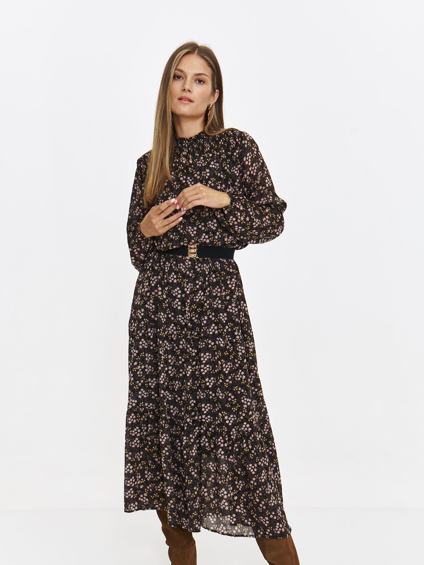 Długa sukienka w drobny kwiatowy wzór