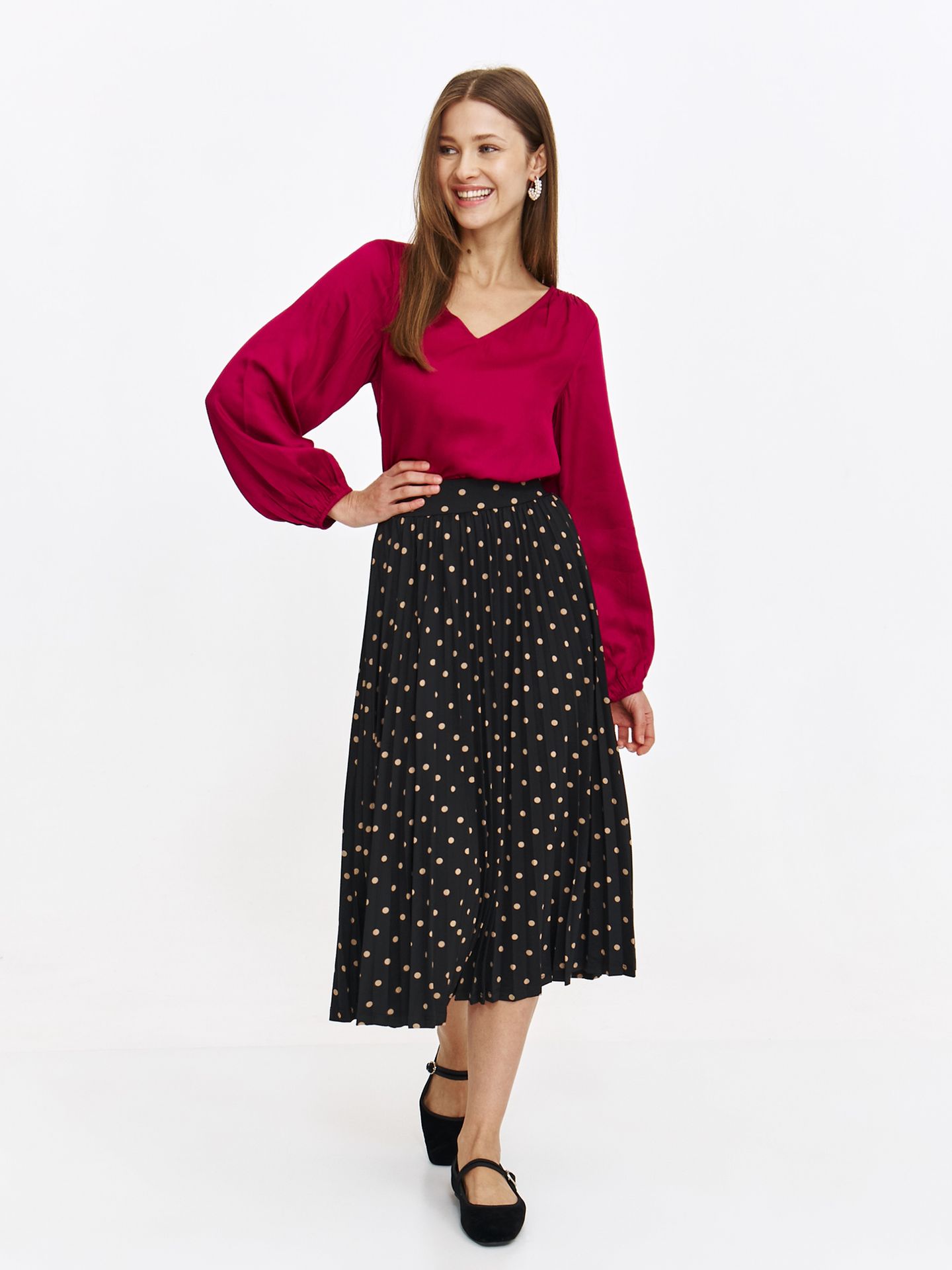 Stylowa czarna spódnica z nadrukiem w groszki