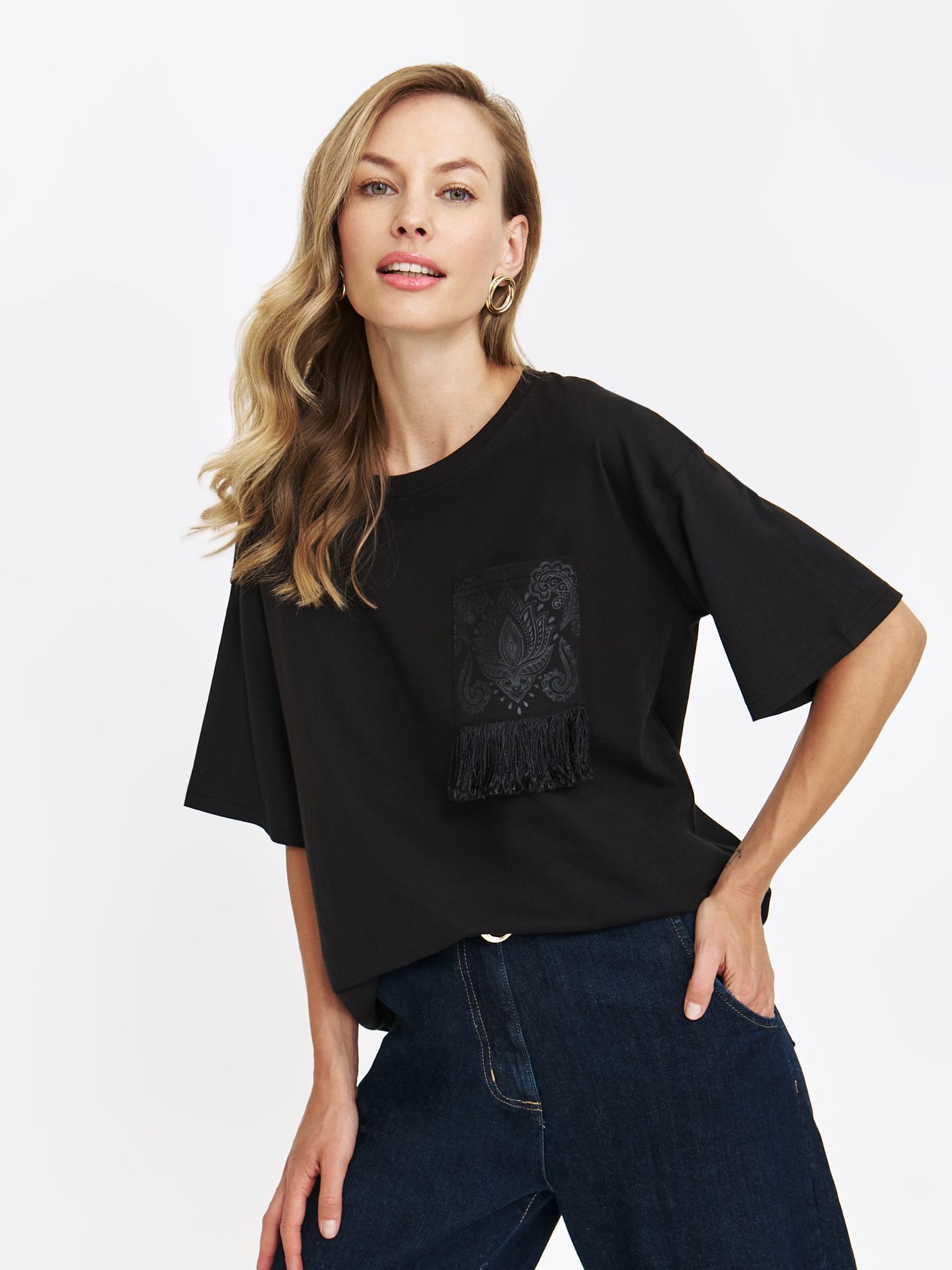 Luźny t-shirt z krótkim rękawem