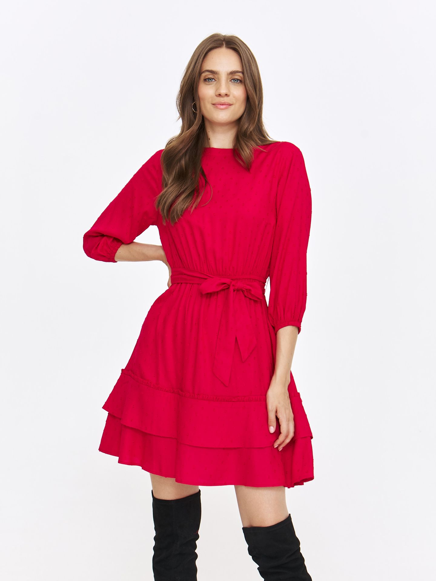 Sukienka z falbanami i wiązaniem