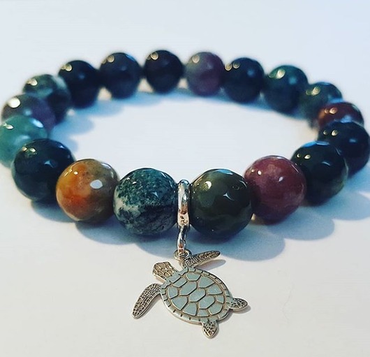 Żółw w kamieniach agatu