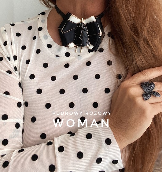 Brosza WOMAN w stylu Pop Art z artystyczną Kobietą