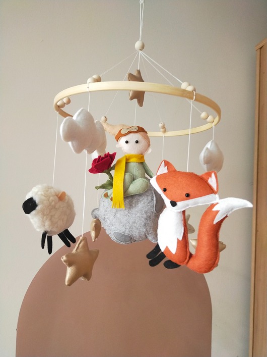 Karuzela niemowlęca Mały Książę , lis, baranek, samolot, ręcznie szyta