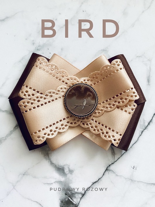 Brosza z kolekcji BIRD z masy perłowej z cudnym ptaszkiem NEW