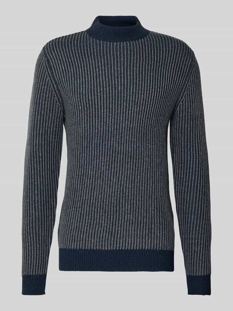 Sweter z dzianiny z prążkowanymi wykończeniami