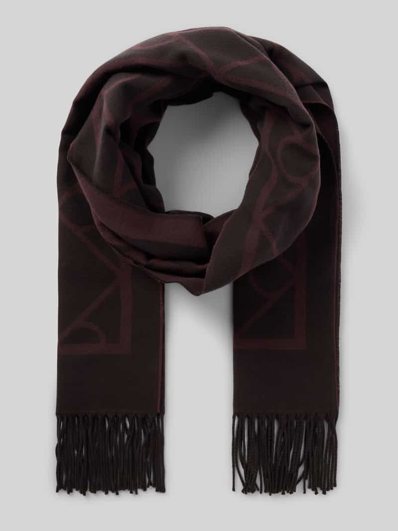 Szal z wystrzępieniami