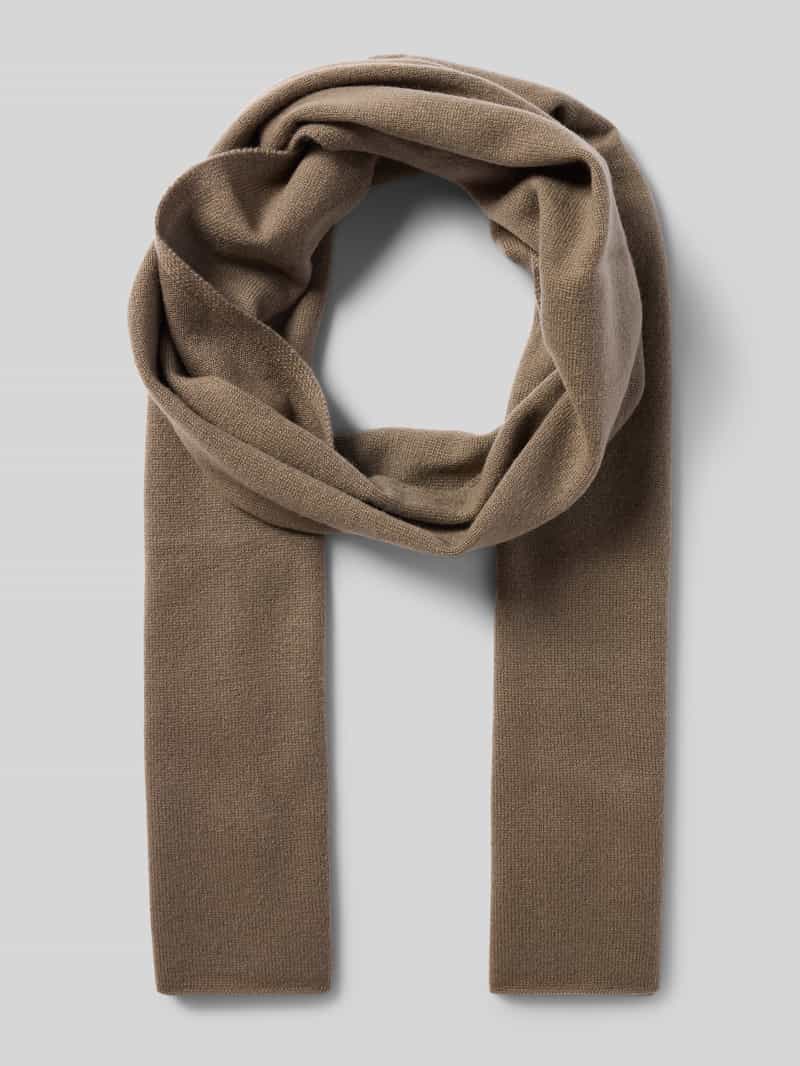 Szal z prążkowanymi wykończeniami