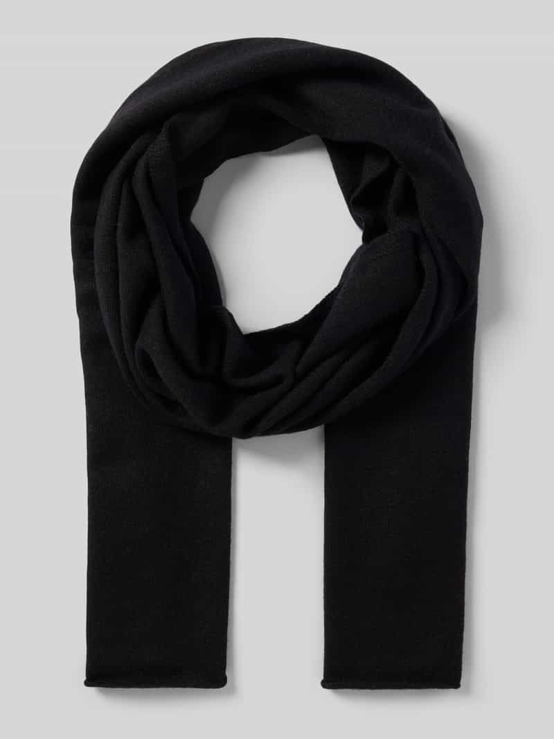 Szal z prążkowanymi wykończeniami