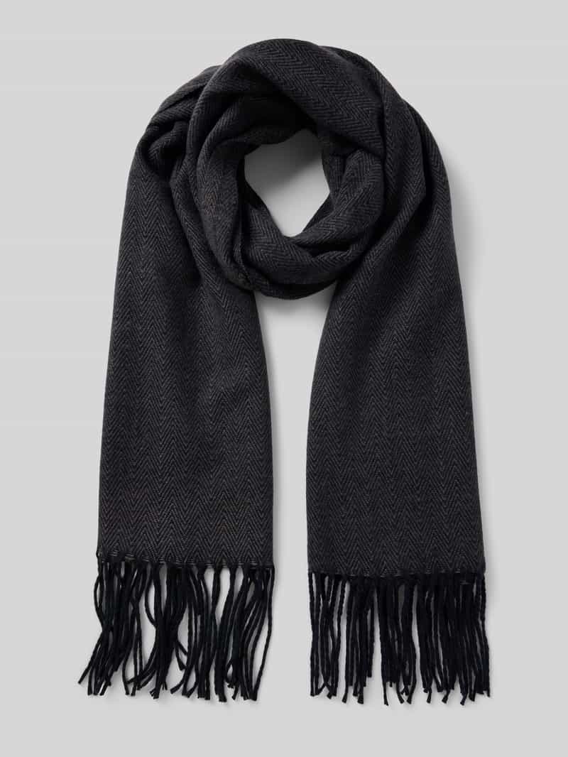 Szal z wystrzępieniami