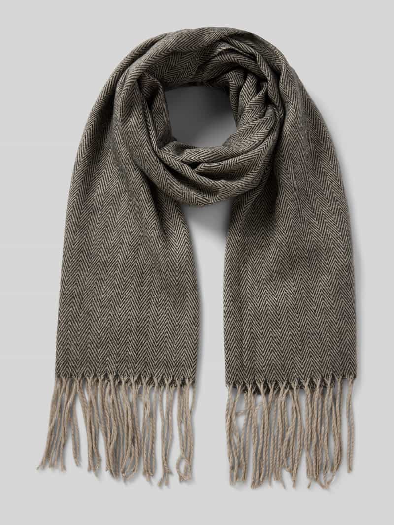 Szal z wystrzępieniami