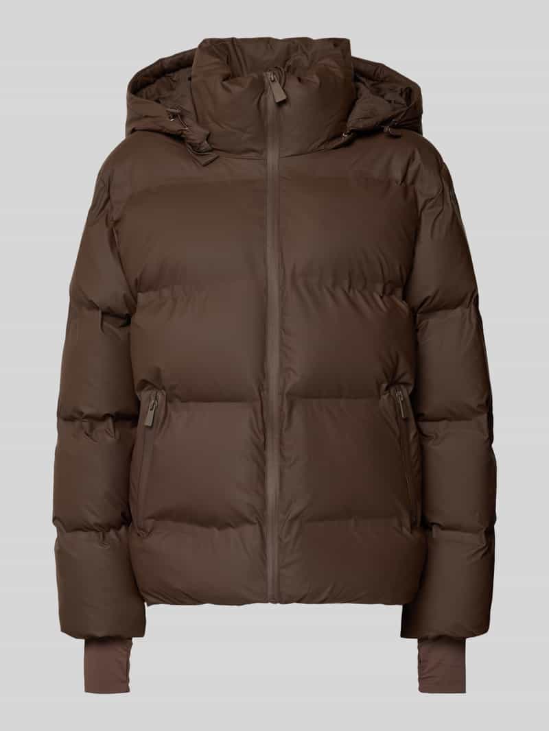 Kurtka pikowana z kieszeniami zapinanymi na zamek błyskawiczny