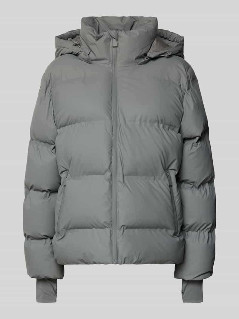 Kurtka pikowana z kieszeniami zapinanymi na zamek błyskawiczny