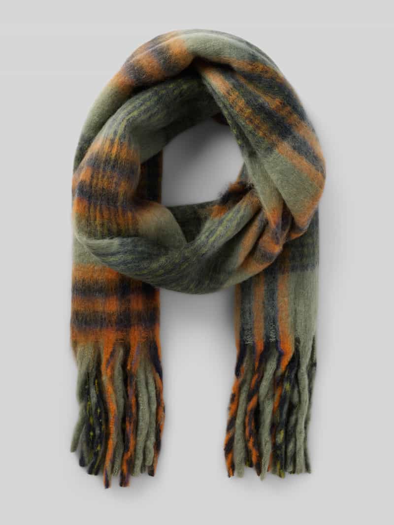 Szal z wystrzępieniami