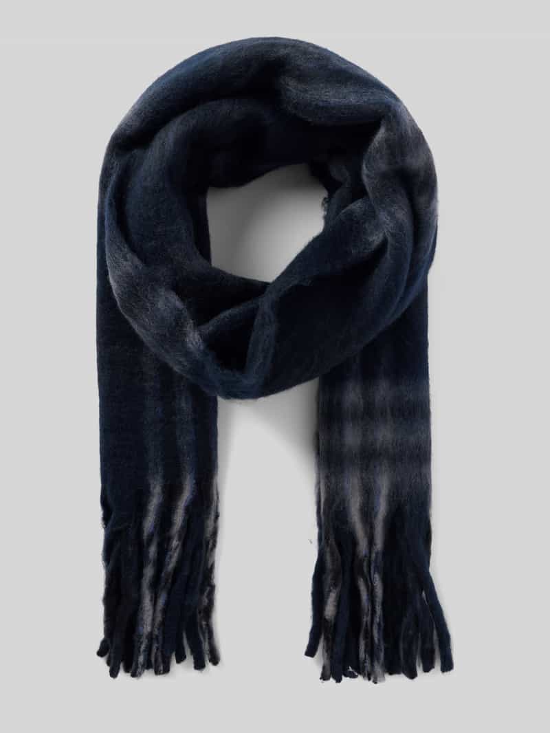 Szal z wystrzępieniami