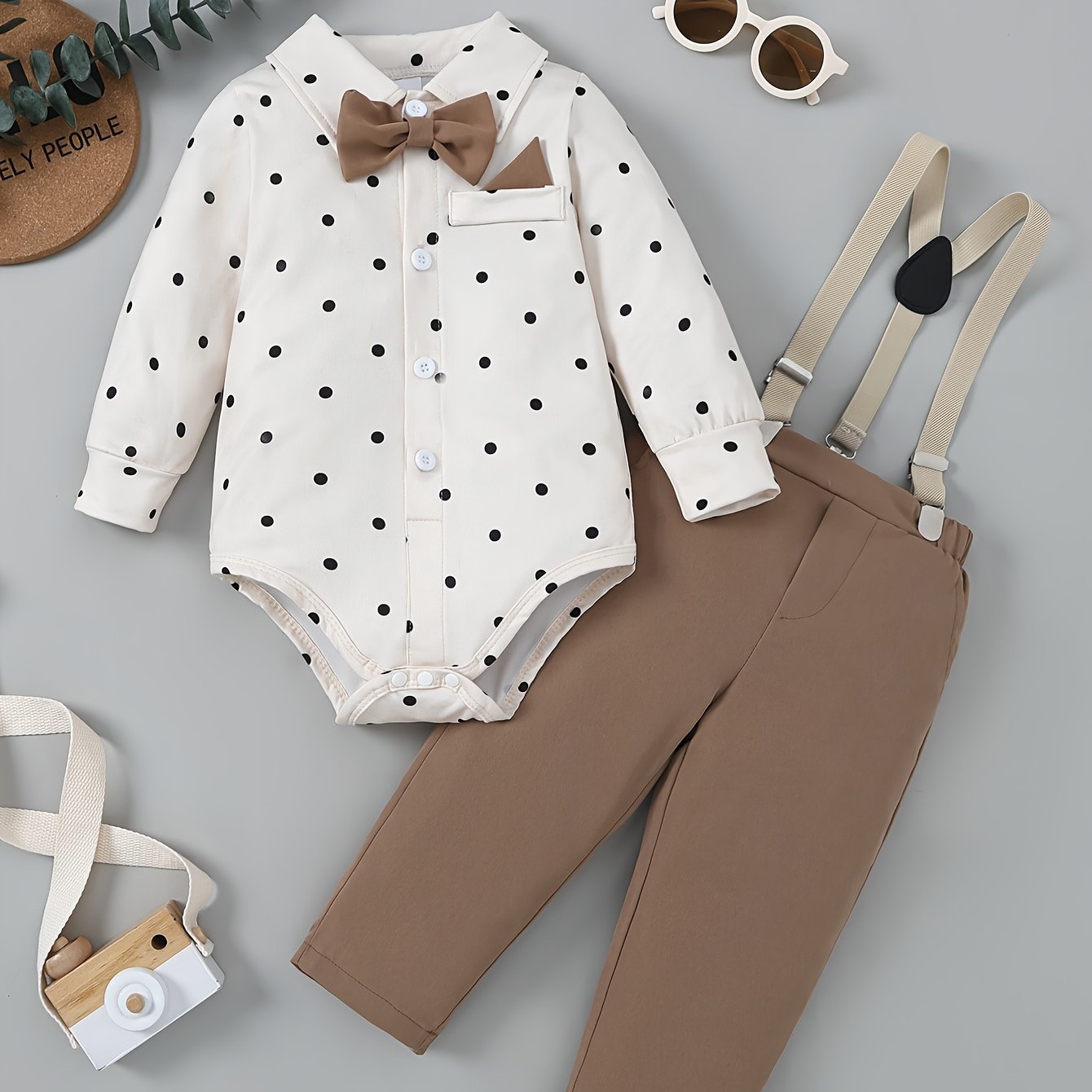 TEMU 2-częściowy Zestaw Formalnego Strój dla Chłopców - Elegancka Muszka w Kropki & Koszula z Długim Rękawem, Brązowe Spodnie, Biała Muszka, Idealne