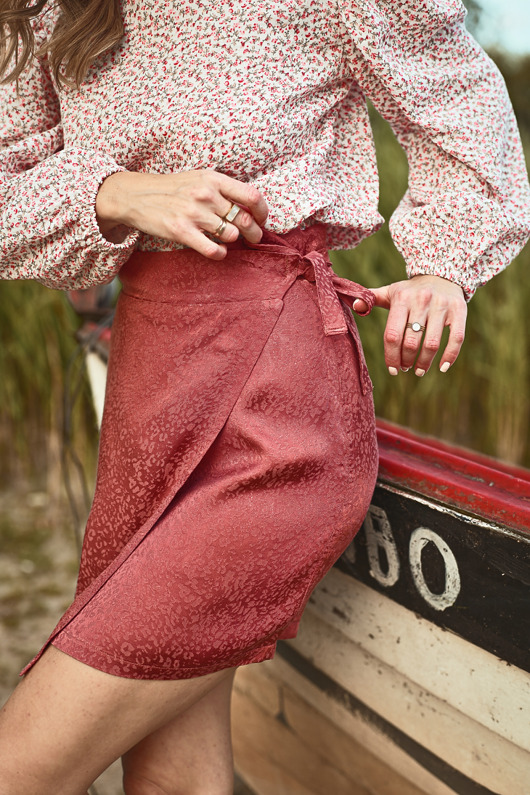 Seniorita / kopertowa spódnica z wiskozy marsala