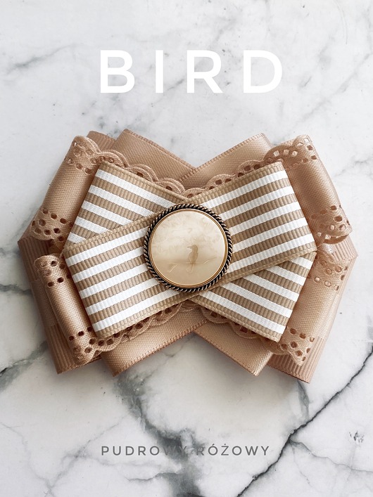 Brosza z kolekcji BIRD z masy perłowej z cudnym ptaszkiem NEW