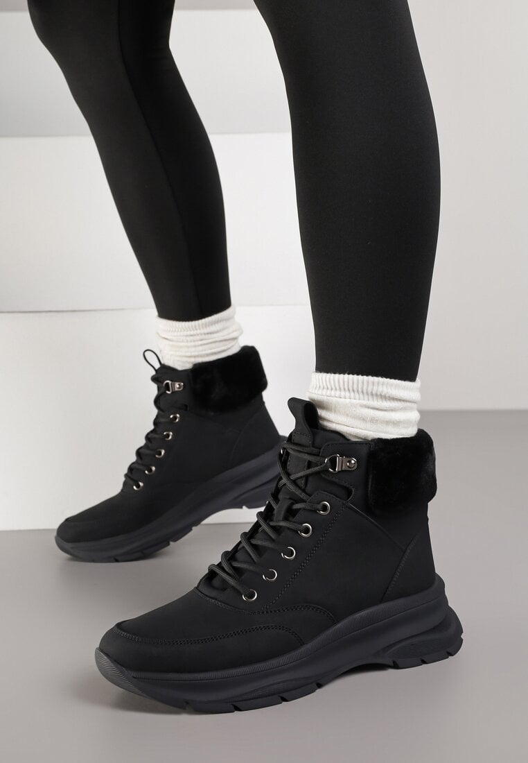 Czarne Trapery na Grubej Podeszwie Ozdobione Futerkiem Furitte