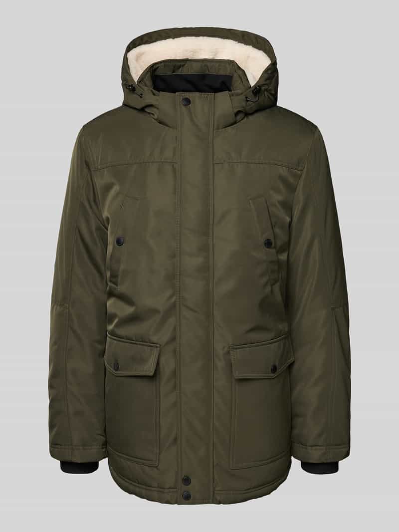 Kurtka z futerkiem i kieszeniami z patką