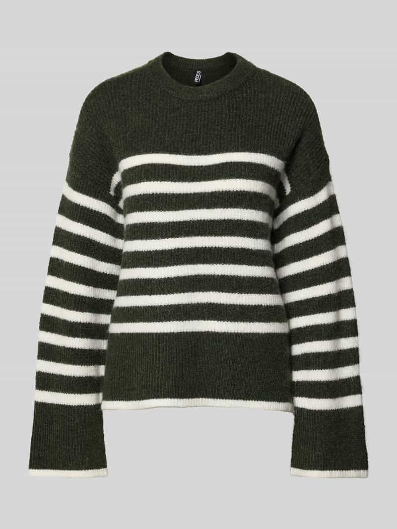 Sweter z prążkowanej dzianiny o kroju relaxed fit model ‘LINE’