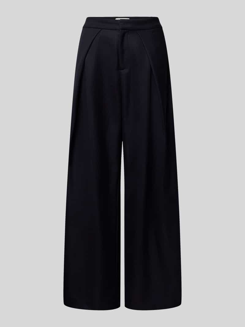 Spodnie materiałowe o szerokim kroju z zakładkami w pasie model ‘Zola’