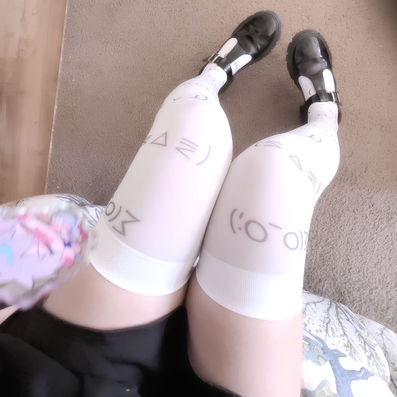 TEMU Damskie Gotyckie Skarpetki z Nadrukami Anime - Y2K Kawaii Emotikony o Wyrazistych Oczach i Ustach, Miękkie Akcesorium do Casualowych Stylizacji,