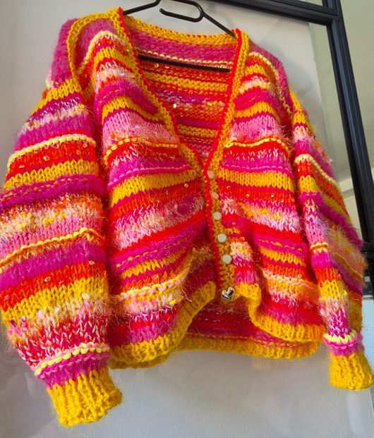 Kolorowy sweter alpaka merino Pink Explosion z guziczkami