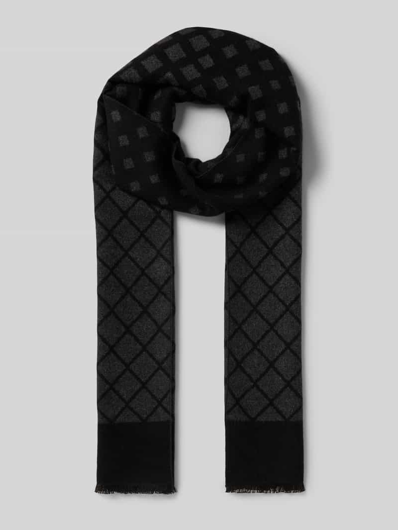 Szal z wystrzępieniami