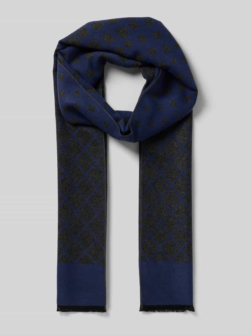 Szal z wystrzępieniami