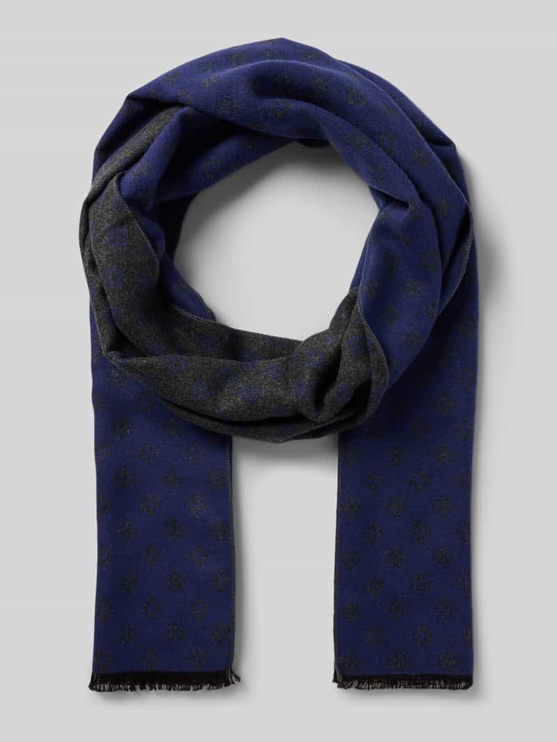 Szal z wiskozy ze wzorem na całej powierzchni