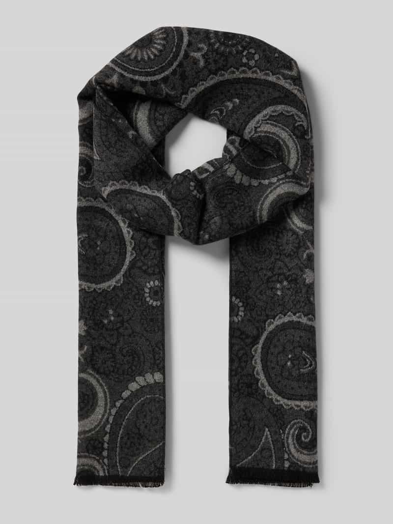 Szal z wystrzępieniami