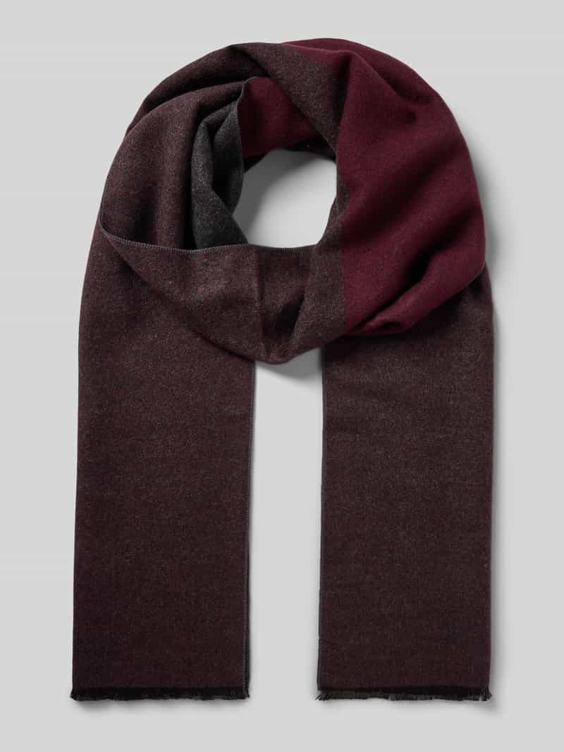 Szal z wystrzępieniami