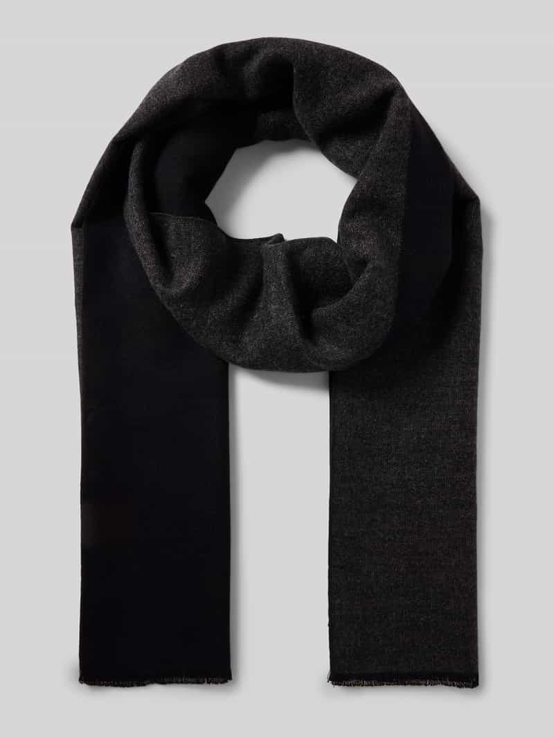 Szal z wystrzępieniami