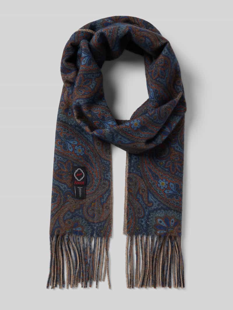 Szal z detalem z logo