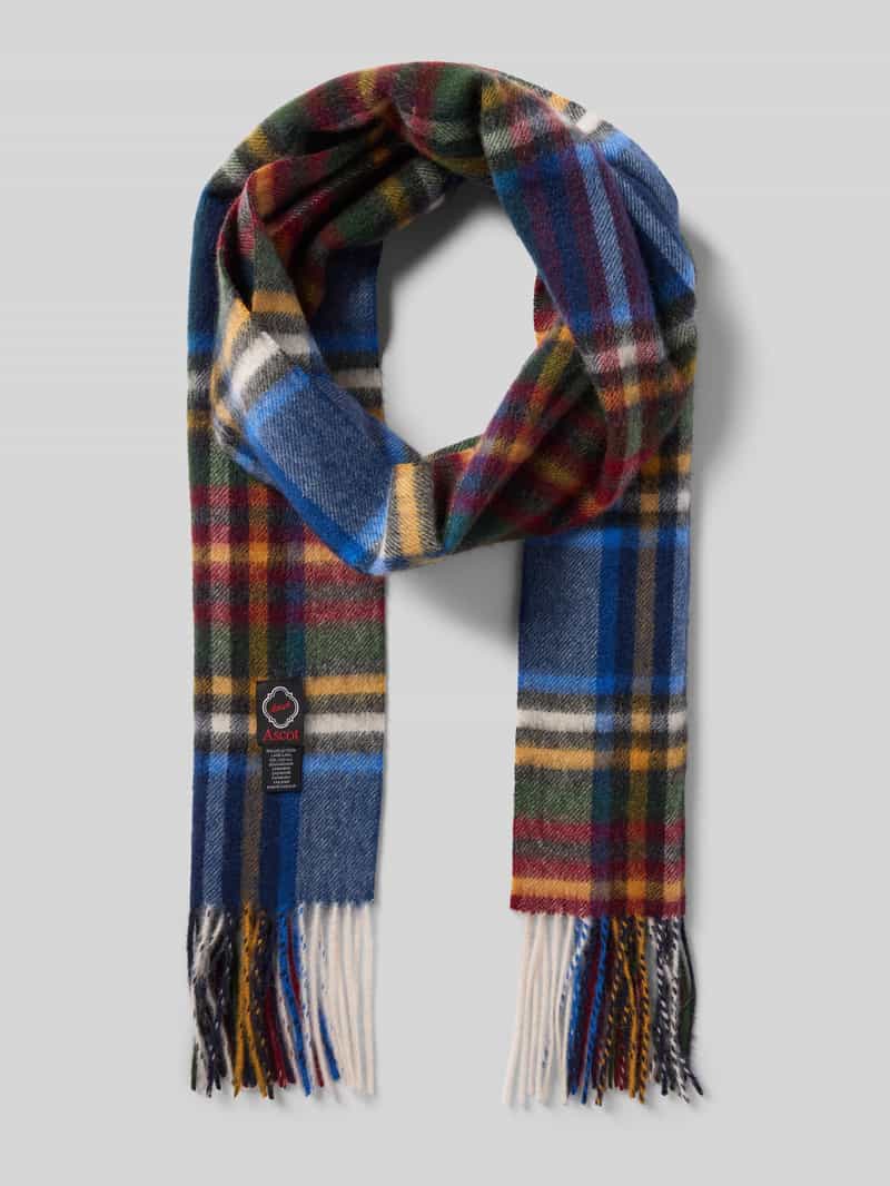 Szal z detalem z logo