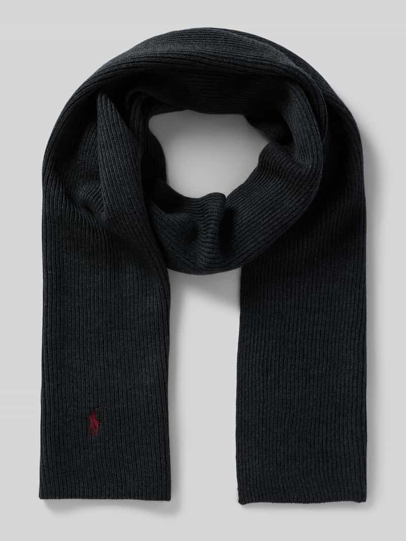 Szal z wyhaftowanym logo