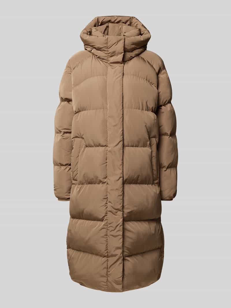 Płaszcz pikowany z kapturem i wpuszczanymi kieszeniami