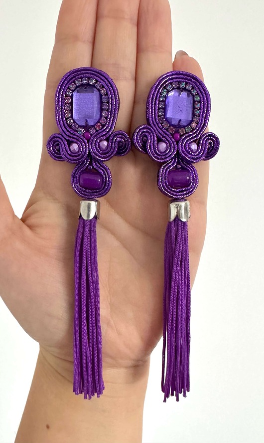 Kolczyki sutasz w kolorze fioletowym z chwostami