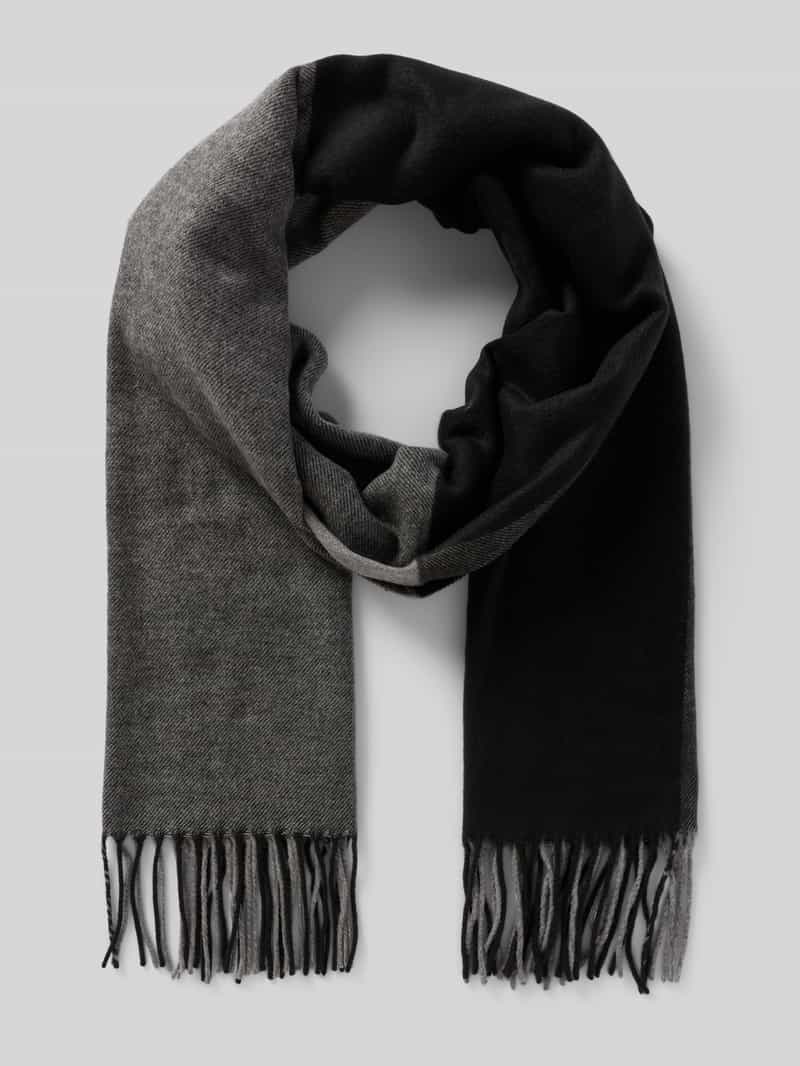 Szal z wystrzępieniami