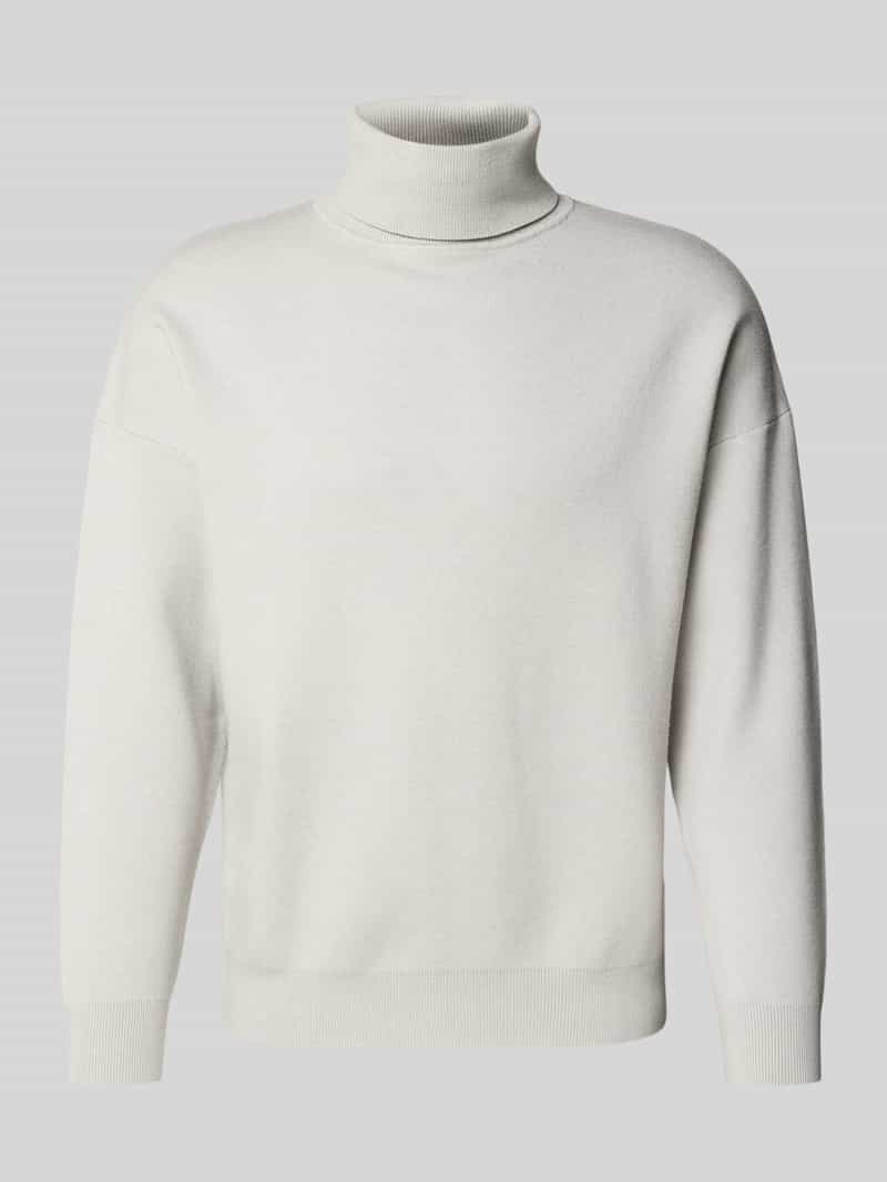 Sweter z dzianiny z golfem