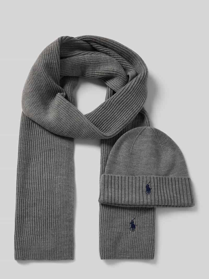 Szal i czapka z wełny w zestawie