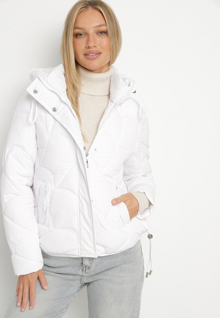 Biała Pikowana Kurtka z Kapturem i Bocznymi Zdobieniami Ollenea