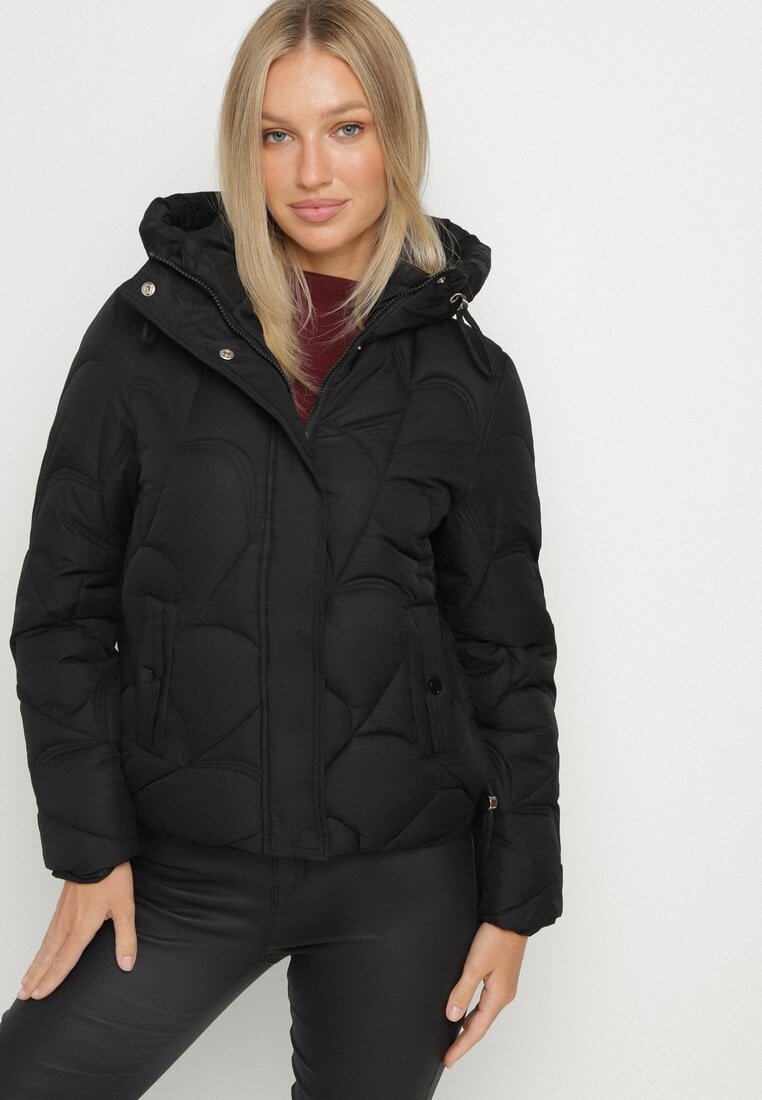 Czarna Pikowana Kurtka z Kapturem i Bocznymi Zdobieniami Ollenea