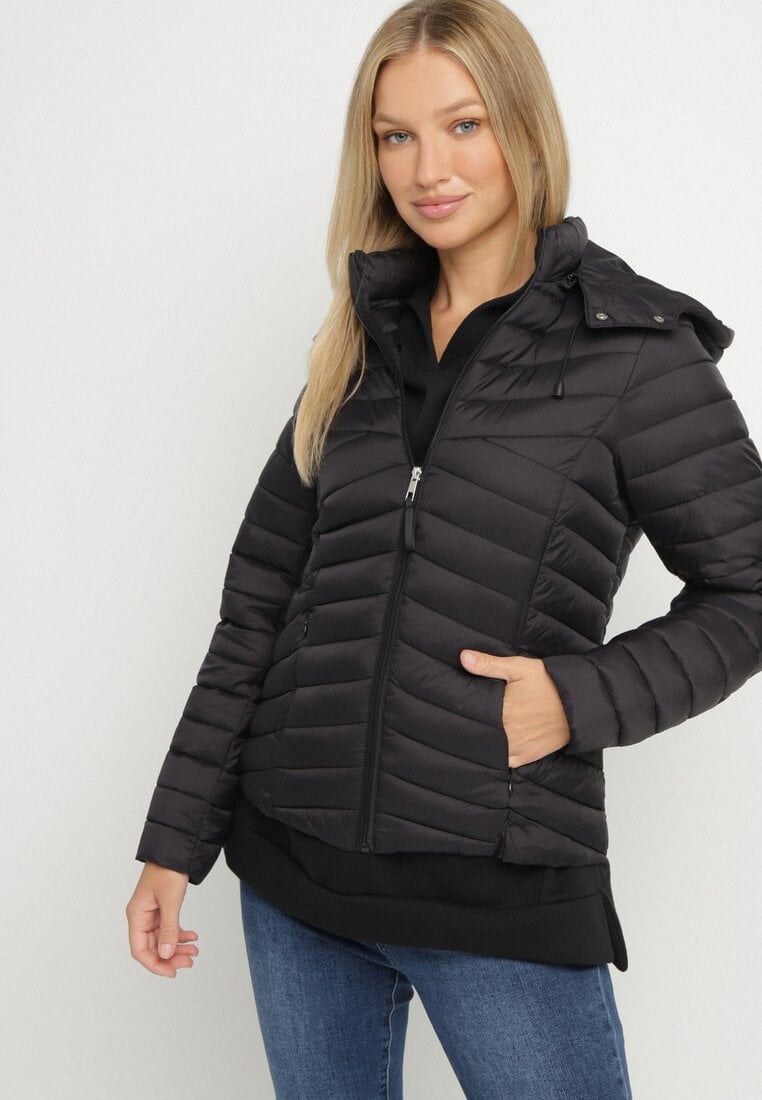 Czarna Pikowana Kurtka Przejściowa z Kapturem Suritta