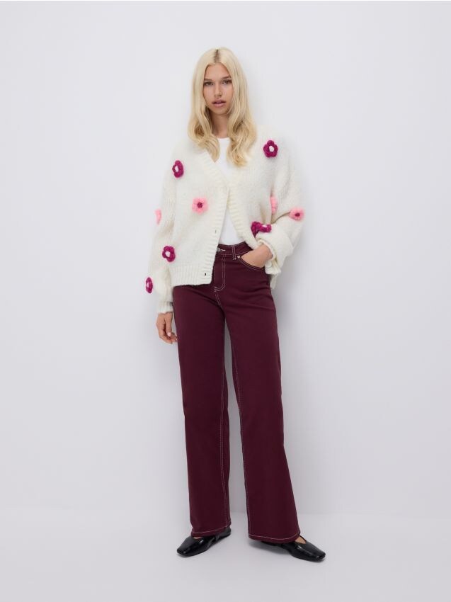 Reserved - Kardigan z kwiatową aplikacją - kremowy