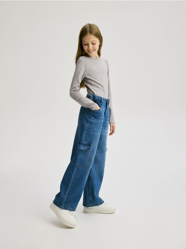 Reserved - Jeansy wide leg z kieszeniami cargo - niebieski