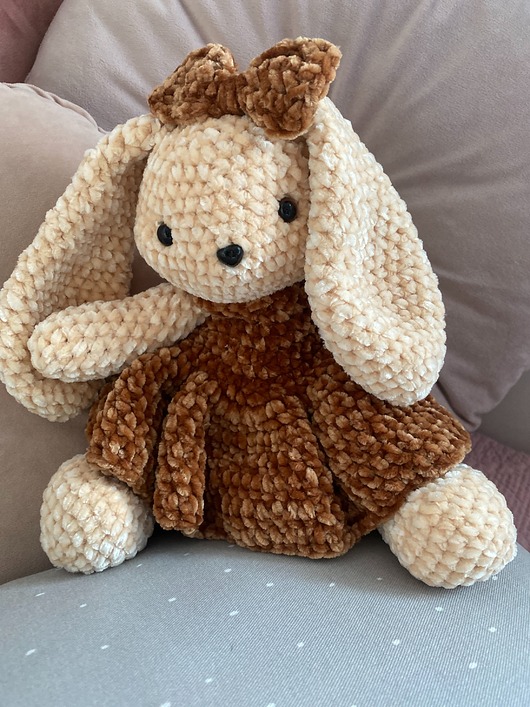 Pluszowy króliczek w sukience