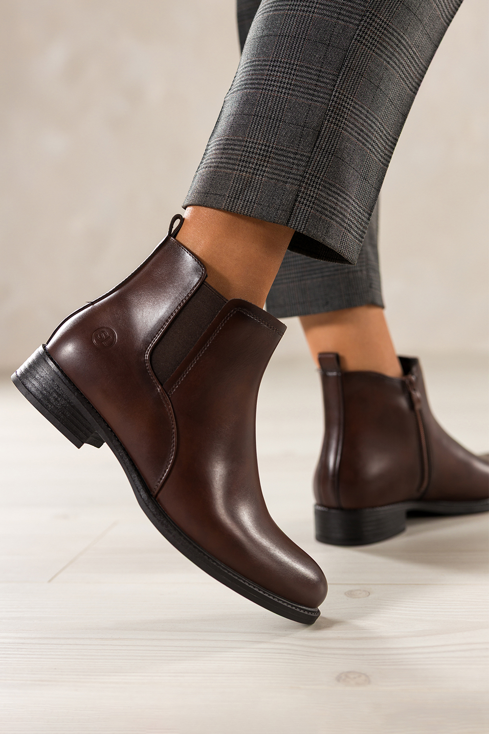 Brązowe botki damskie Sergio Leone na szerokim klocku guma w cholewce G74908