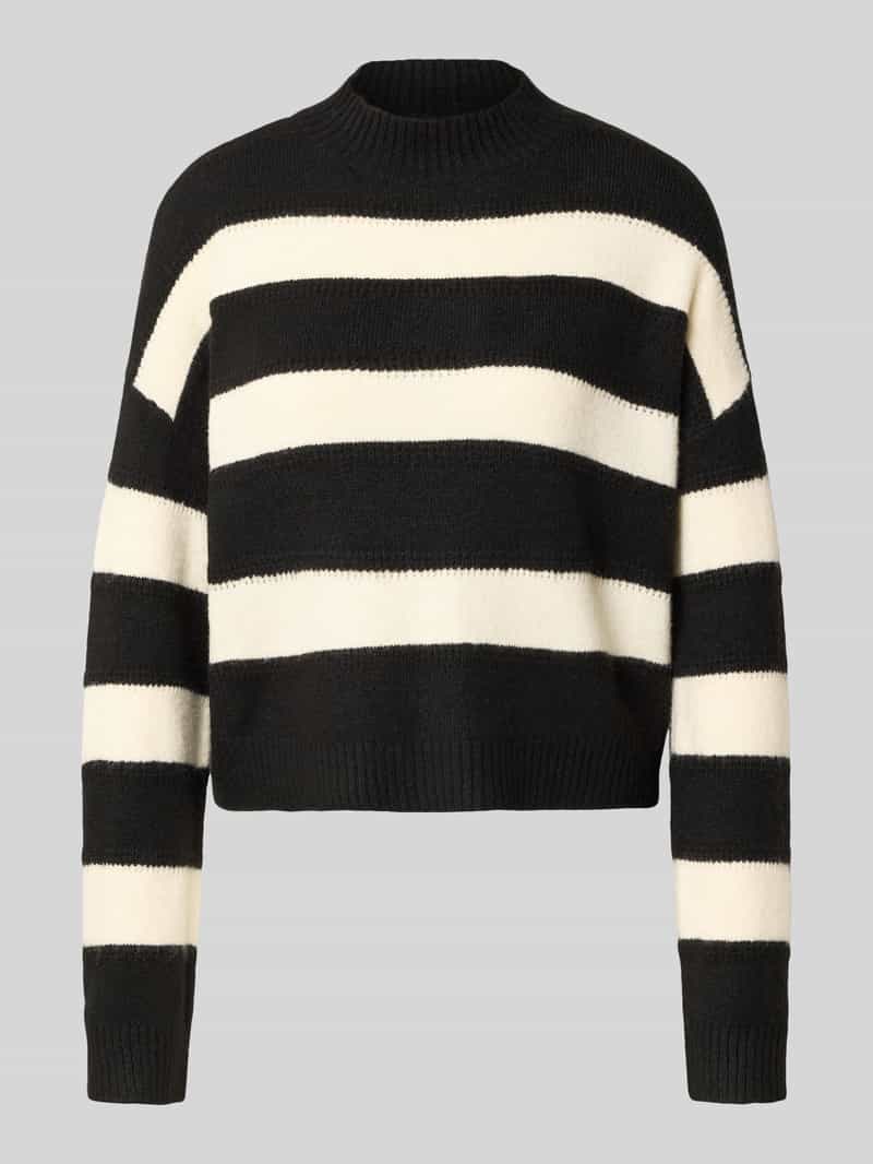 Sweter o kroju regular fit ze wzorem na całej powierzchni model ‘NEZ’